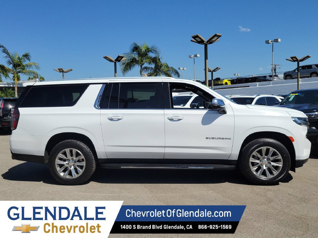 2023 Chevrolet Suburban photo 2