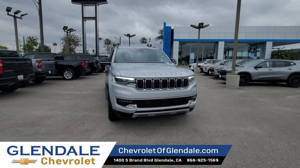 2024 Jeep Wagoneer L Series II photo 2