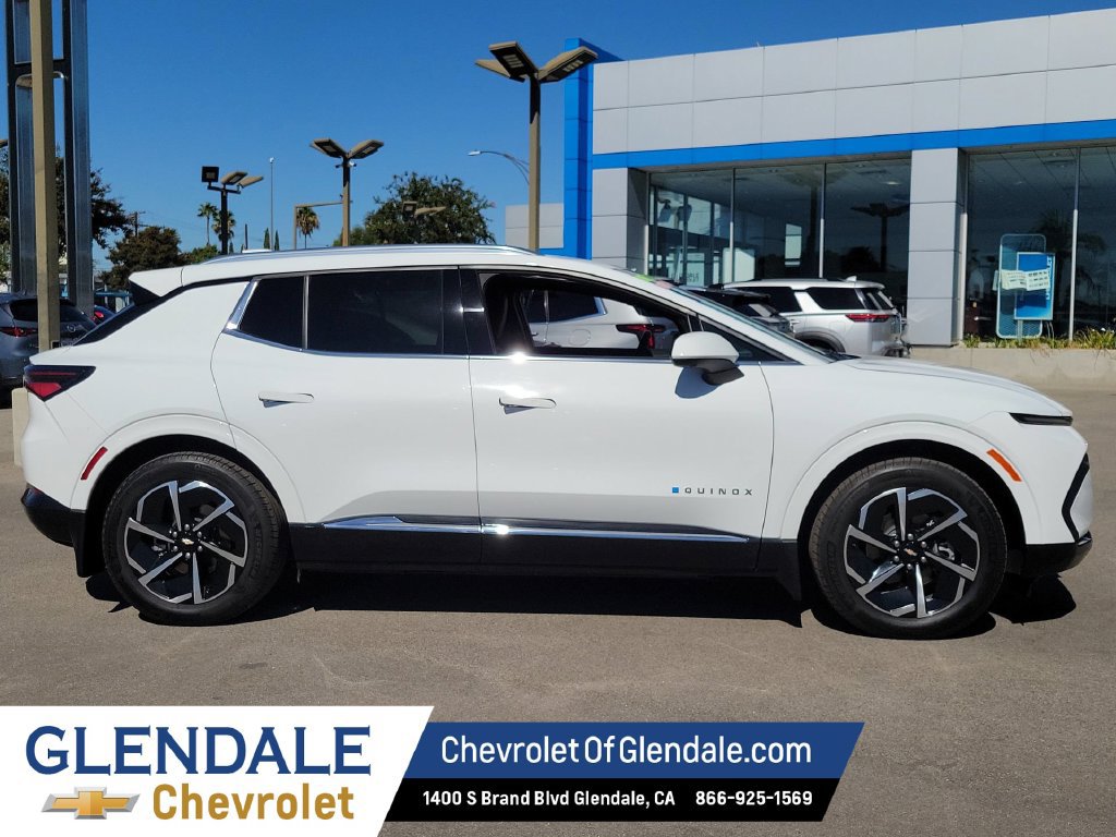 2024 Chevrolet Equinox EV photo 2