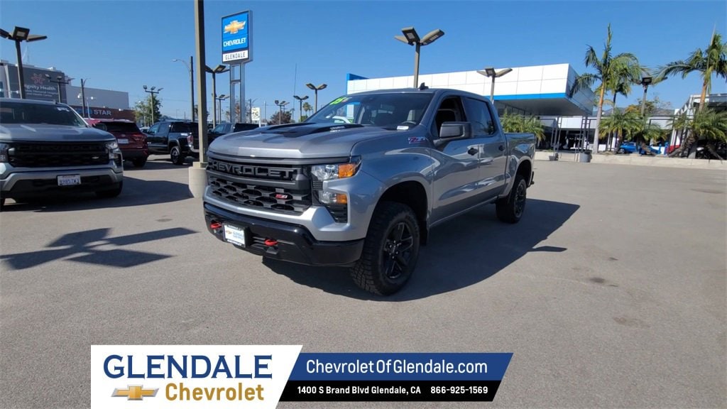 2025 Chevrolet Silverado 1500 Custom Trail Boss photo 2