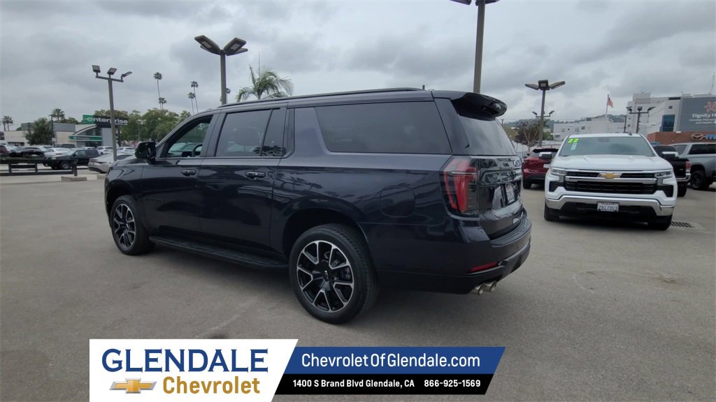 2025 Chevrolet Suburban RST photo 5