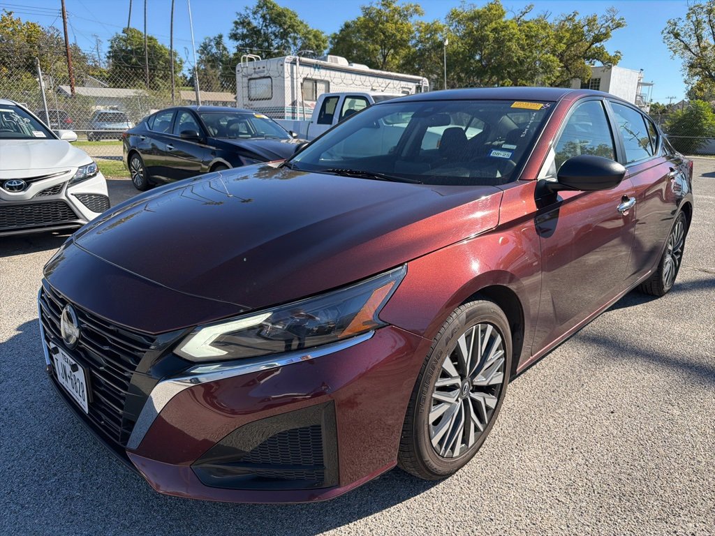 2024 Nissan Altima 2.5 SV photo 2