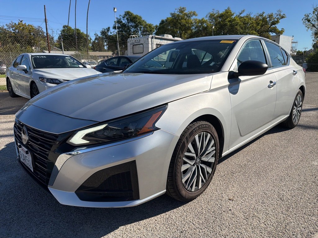 2024 Nissan Altima 2.5 SV photo 3