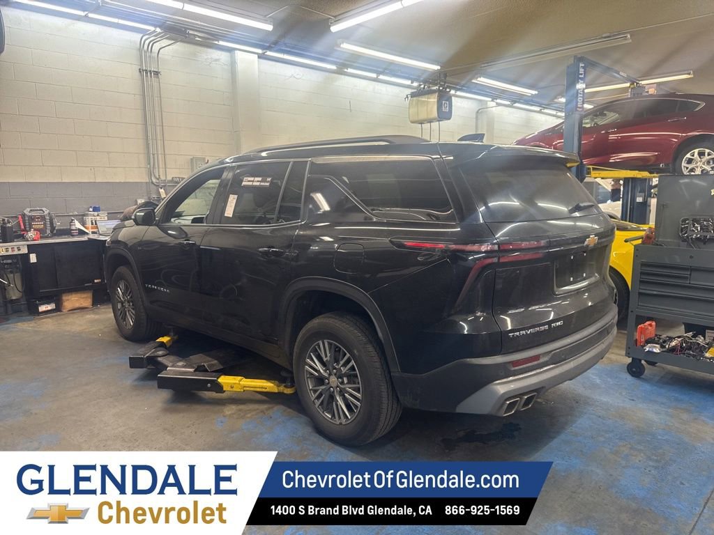 2024 Chevrolet Traverse LT photo 2