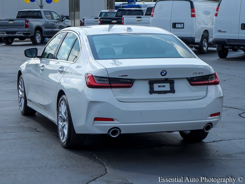 2025 BMW 3 Series 330i - Photo 7