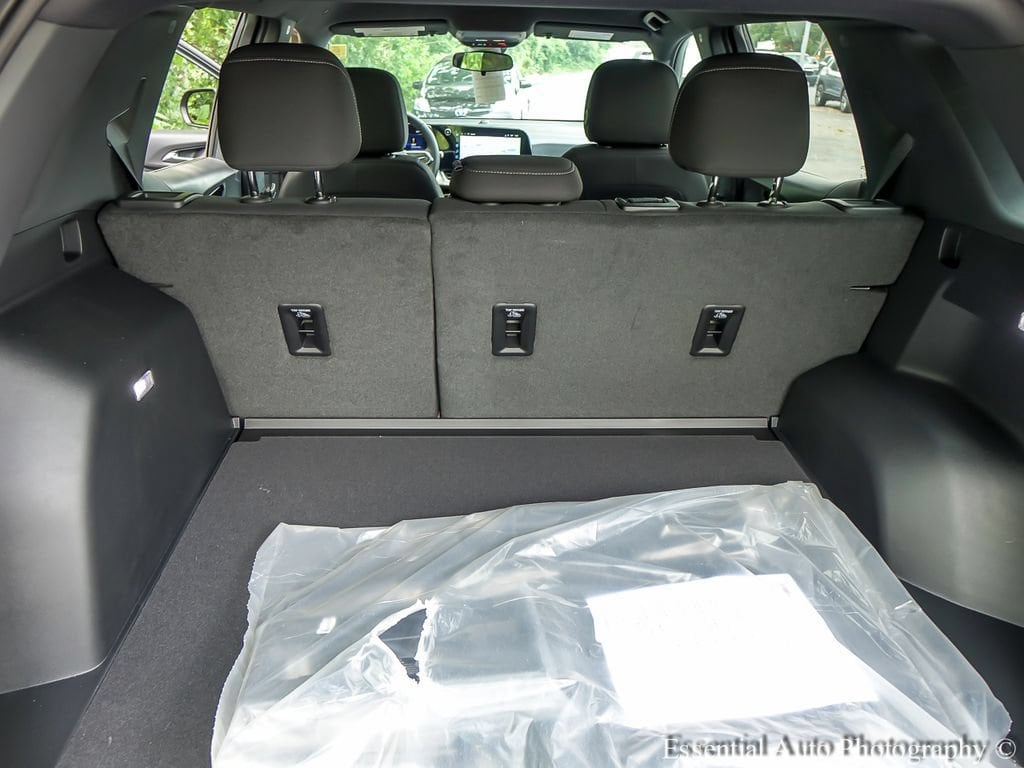 2027 Chevrolet Equinox LT - Photo 20