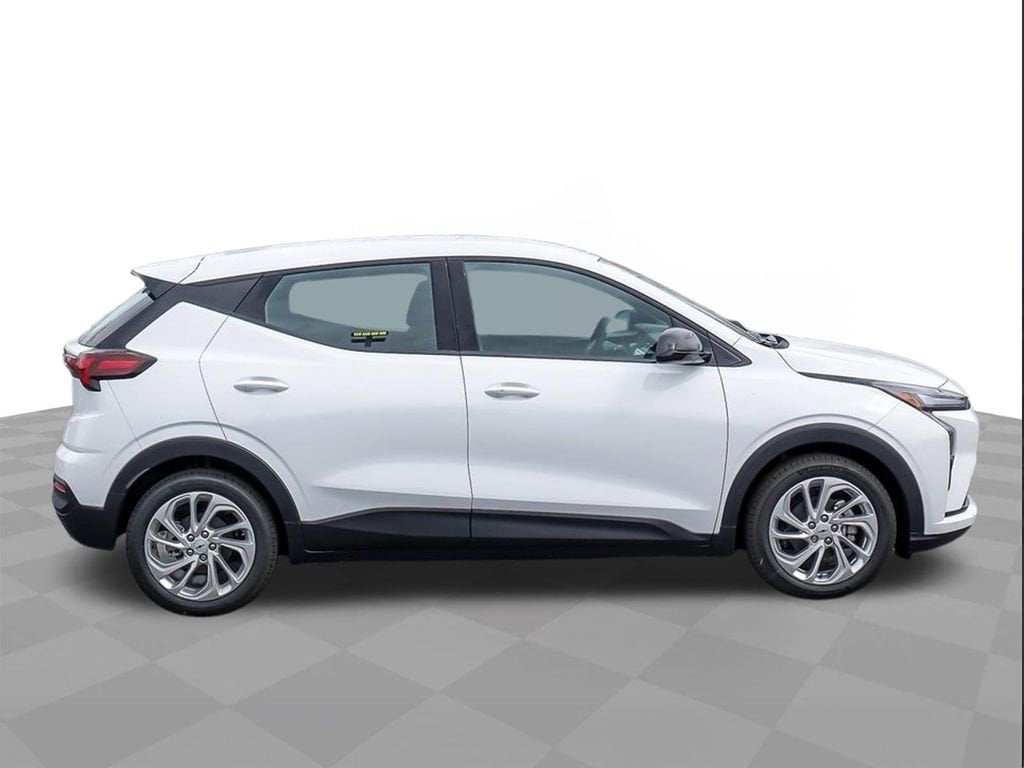 2027 Chevrolet Bolt LT - Photo 10
