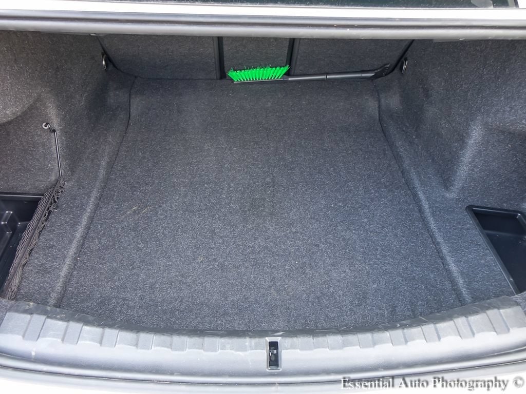 2025 BMW 3 Series 330i - Photo 23