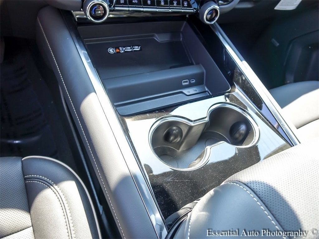 2025 Chevrolet Suburban Premier - Photo 25
