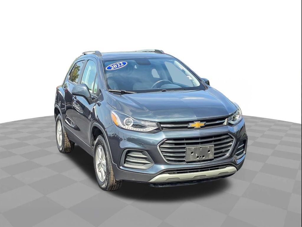 Used 2022 Chevrolet Trax LT with VIN KL7CJPSM0NB533767 for sale in Homewood, IL