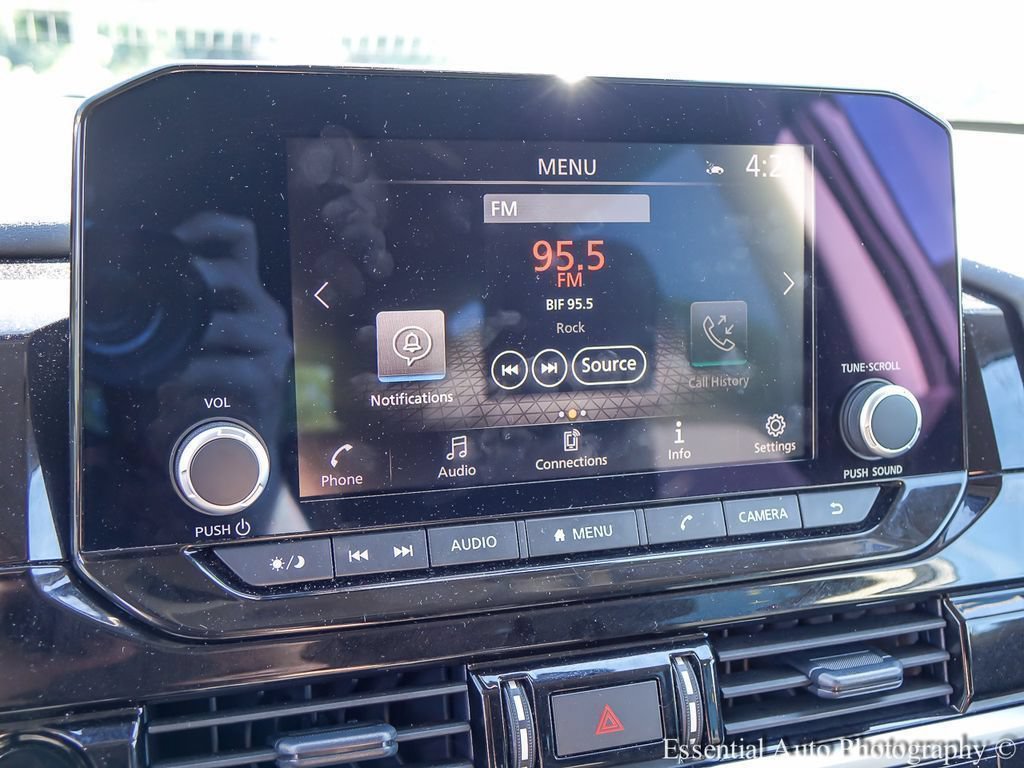 2025 Nissan Pathfinder SV - Photo 17