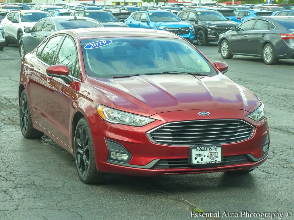 Used 2019 Ford Fusion SE with VIN 3FA6P0HD0KR230143 for sale in Homewood, IL