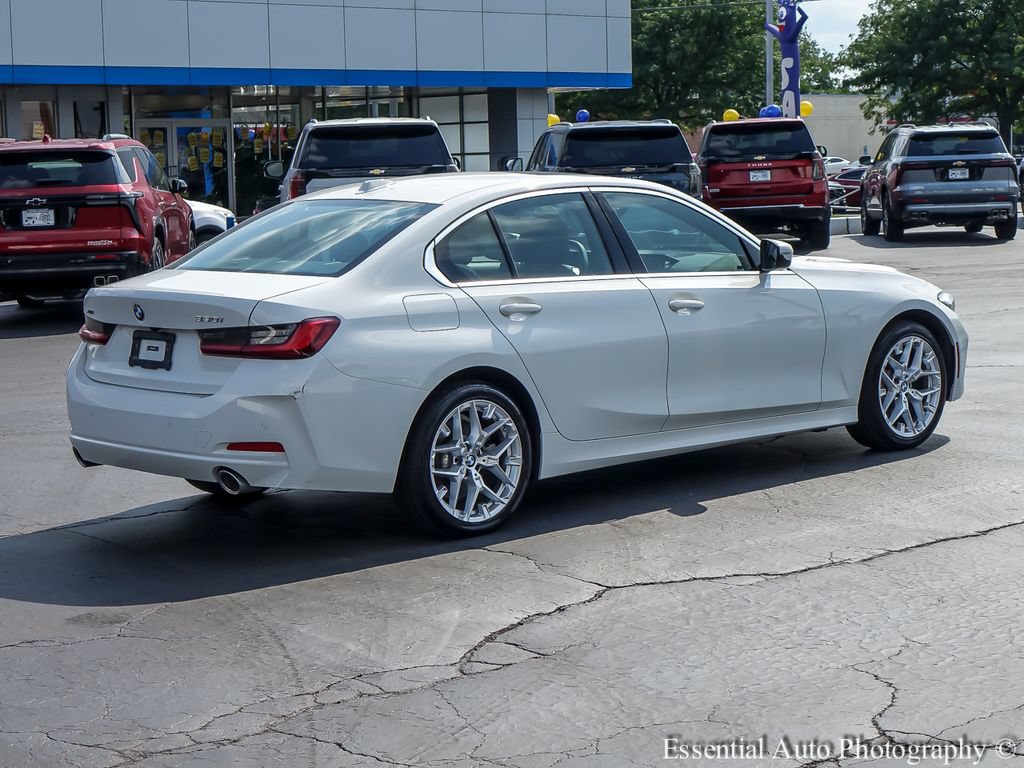 2025 BMW 3 Series 330i - Photo 9
