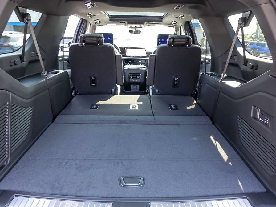 2025 Chevrolet Suburban Premier - Photo 27