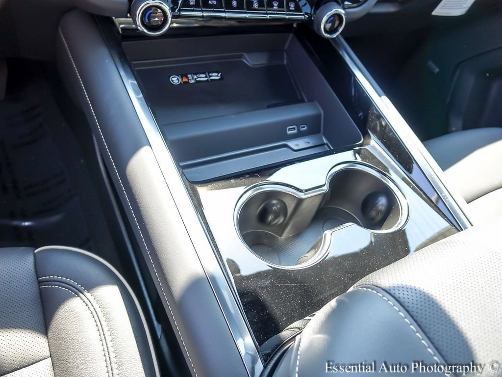 2025 Chevrolet Suburban Premier - Photo 24