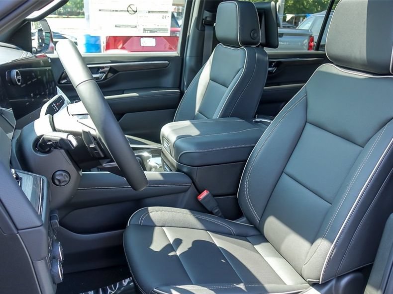 2025 Chevrolet Suburban Premier - Photo 13