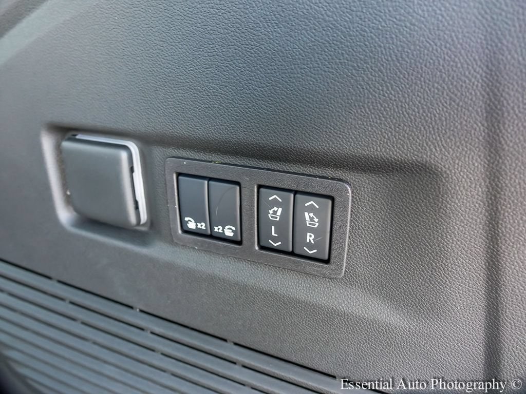 2025 Chevrolet Suburban Premier - Photo 27