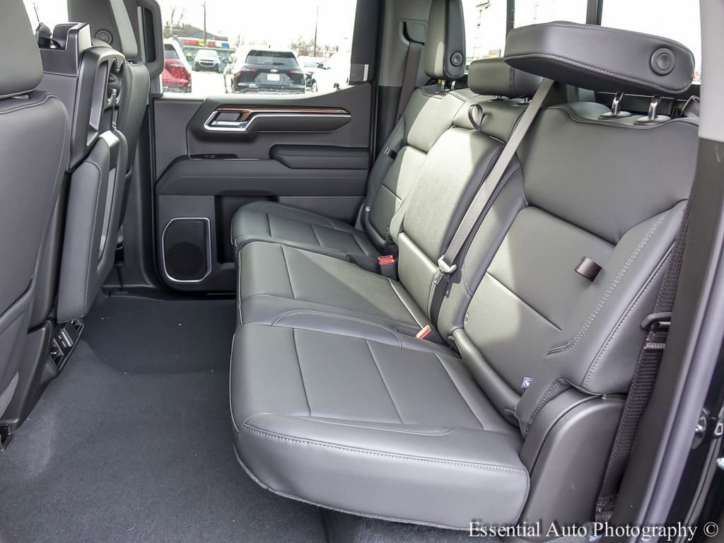 2026 Chevrolet Silverado 1500 LT - Photo 9