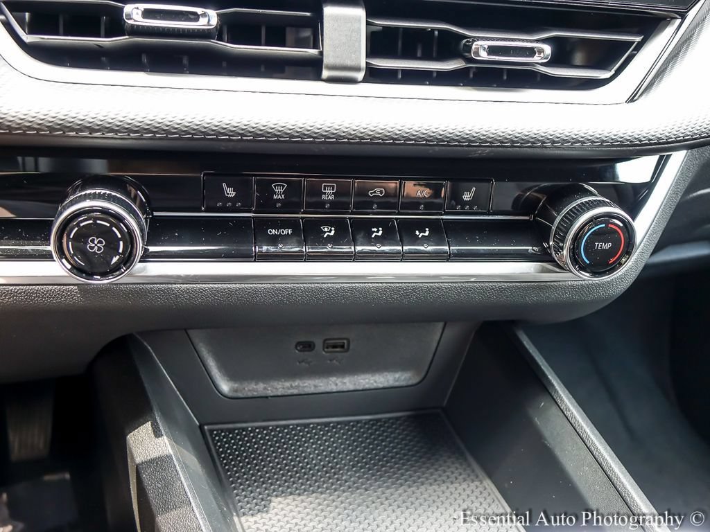 2027 Chevrolet Equinox LT - Photo 18