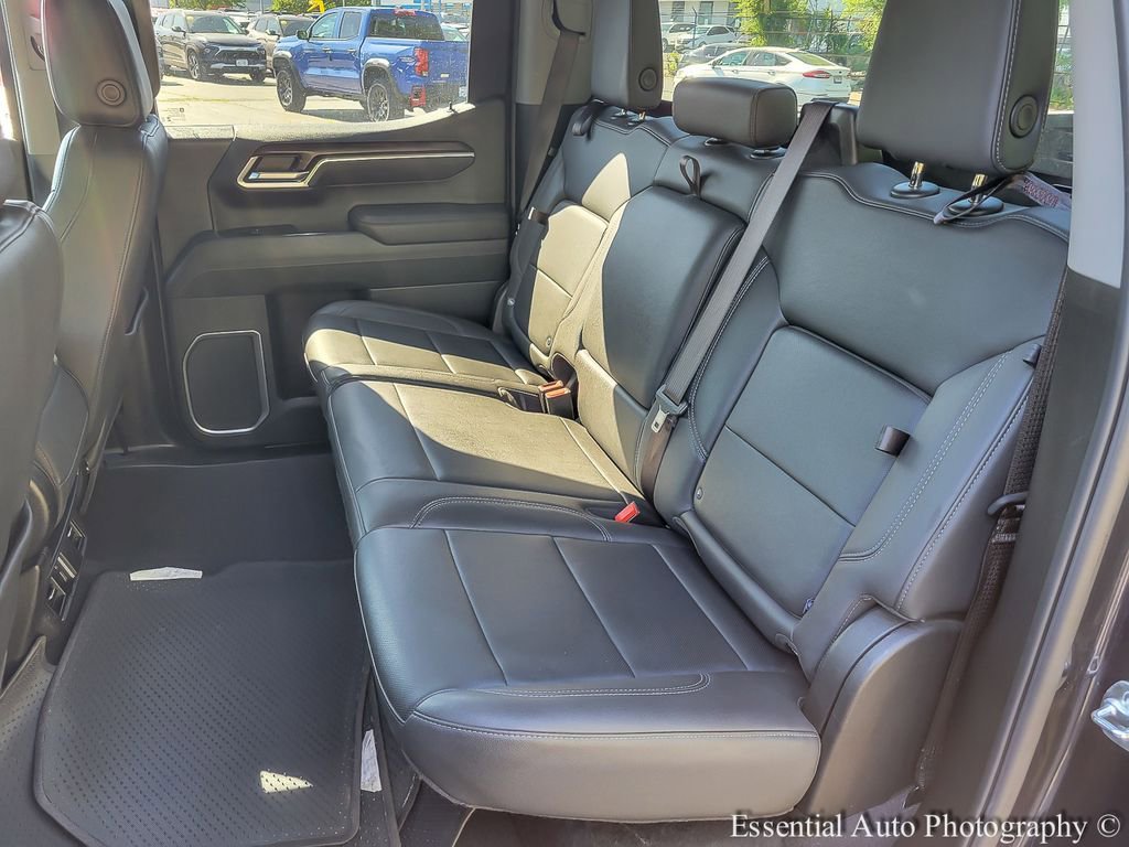 2025 GMC Sierra 1500 SLT - Photo 13