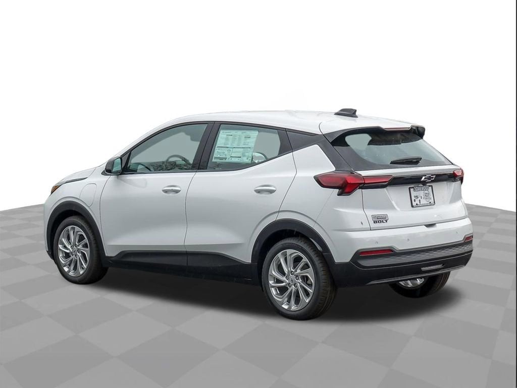 2027 Chevrolet Bolt LT - Photo 6