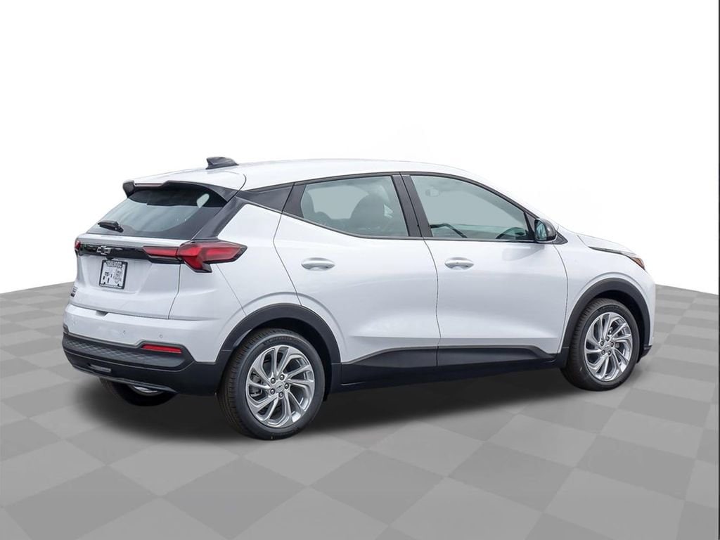 2027 Chevrolet Bolt LT - Photo 9