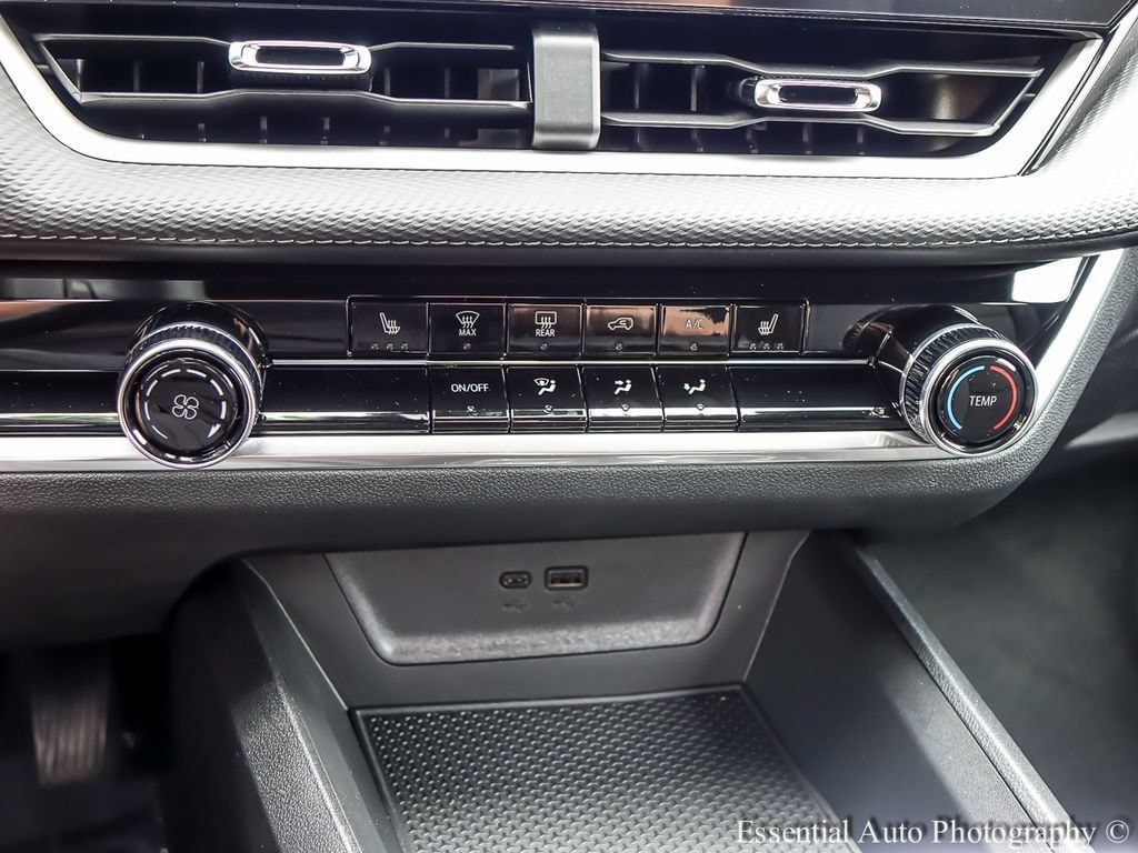 2027 Chevrolet Equinox LT - Photo 18