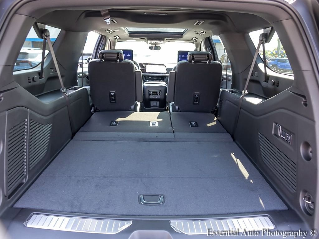 2025 Chevrolet Suburban Premier - Photo 26