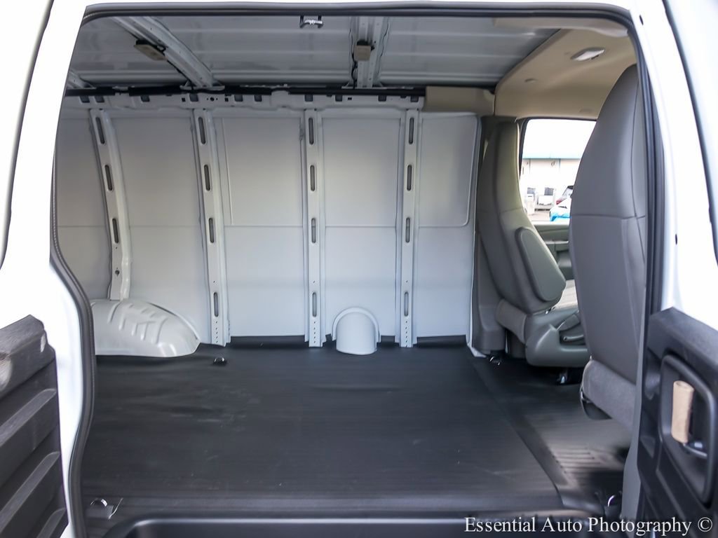 2026 Chevrolet Express Cargo Work Van - Photo 18