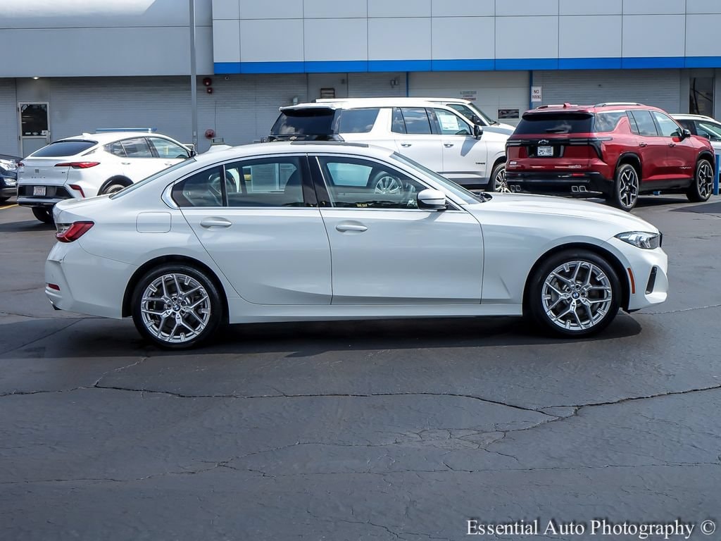 2025 BMW 3 Series 330i - Photo 10
