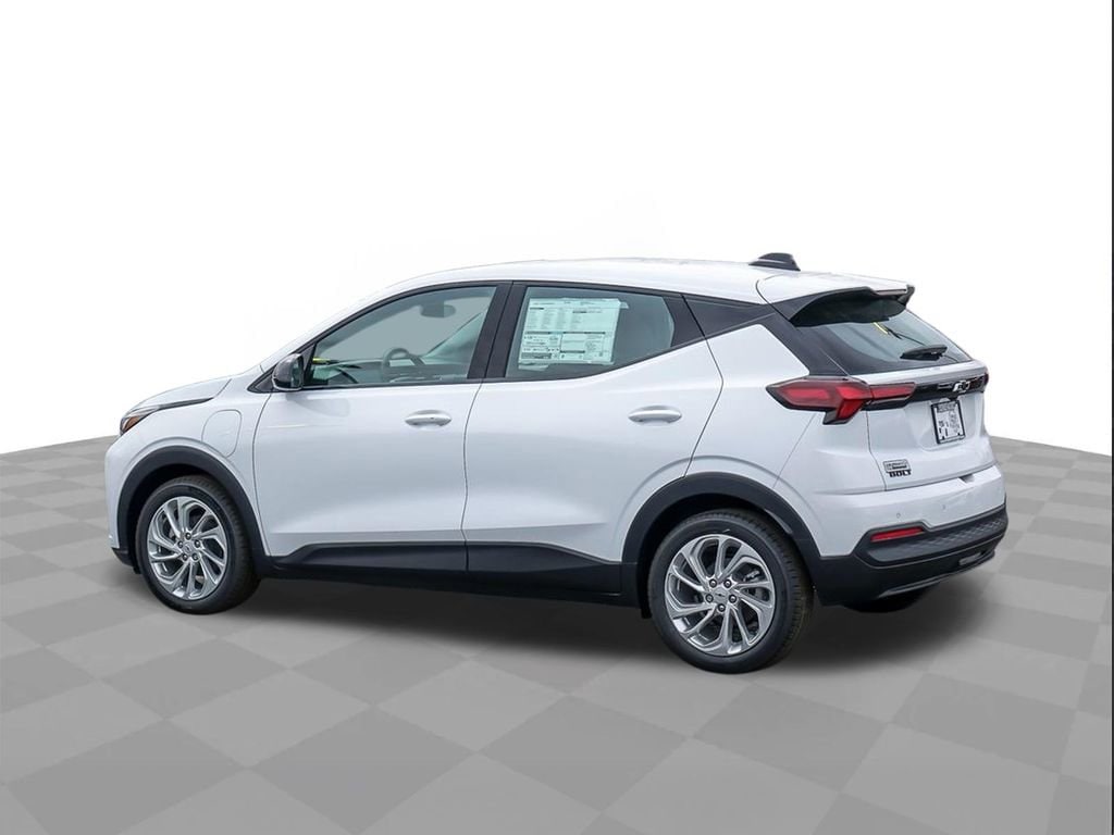 2027 Chevrolet Bolt LT - Photo 6
