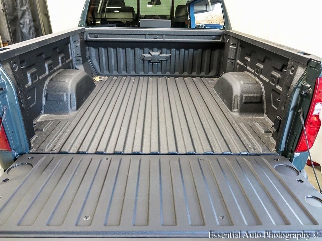 2025 Chevrolet Silverado 1500 LT - Photo 9
