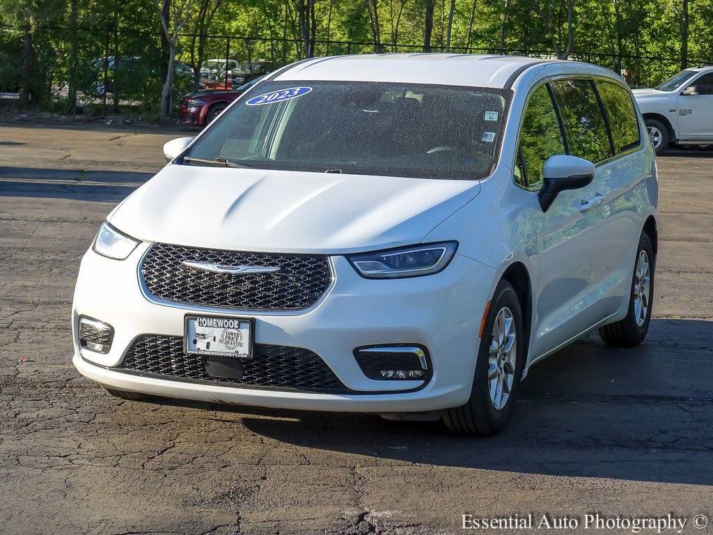 Used 2023 Chrysler Pacifica Touring L
