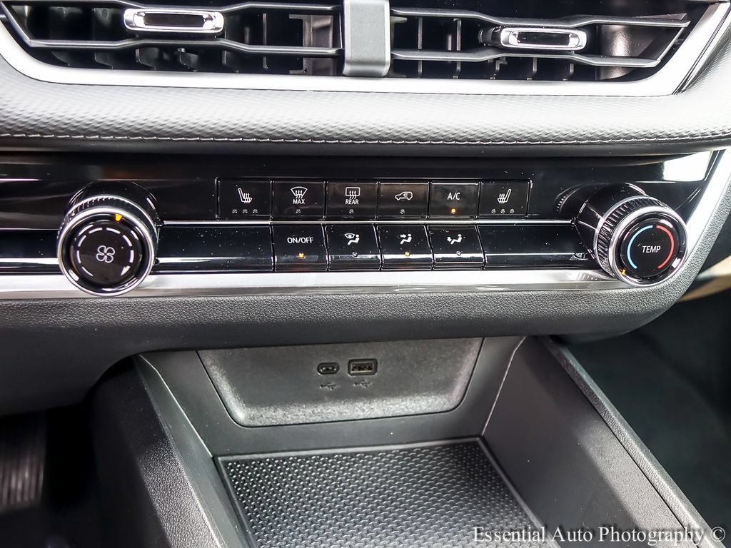2027 Chevrolet Equinox LT - Photo 18