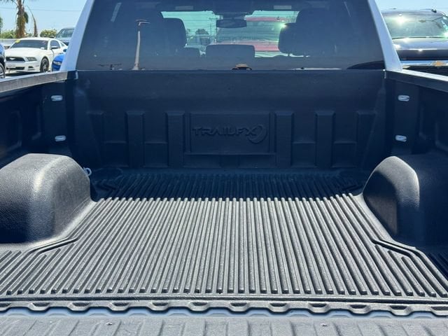 2025 GMC Sierra 1500 SLT - Photo 9