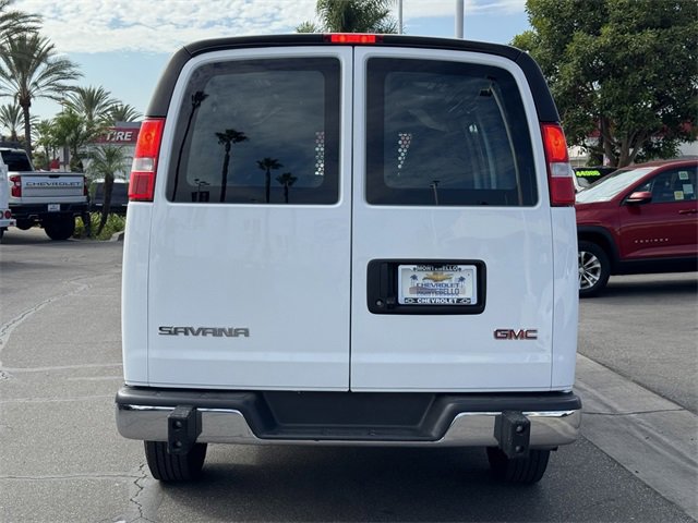 2023 Gmc Savana Cargo 2500 photo 3