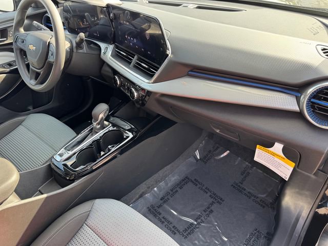 2025 Chevrolet Trax LT photo 5