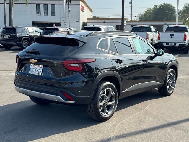 2025 Chevrolet Trax LT photo 4