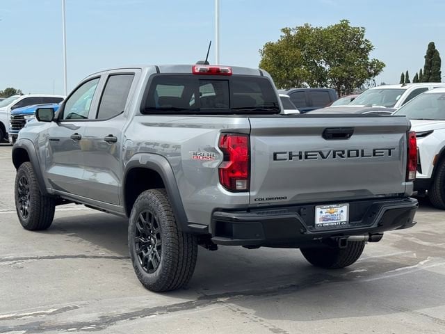 2026 Chevrolet Colorado Trail Boss photo 2