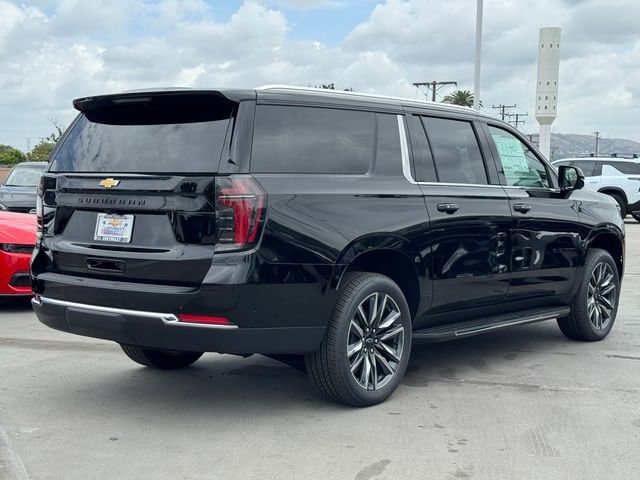 2026 Chevrolet Suburban LS photo 4