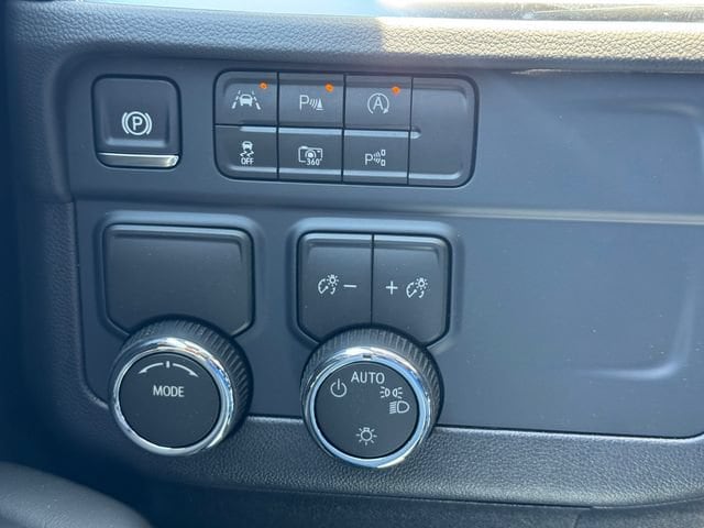 2026 Chevrolet Suburban LS - Photo 20