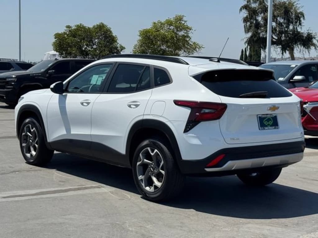 Used 2025 Chevrolet Trax LT SUV