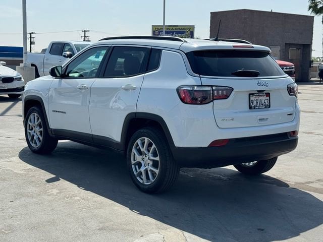 2022 Jeep Compass Latitude Lux 4x4 photo 2