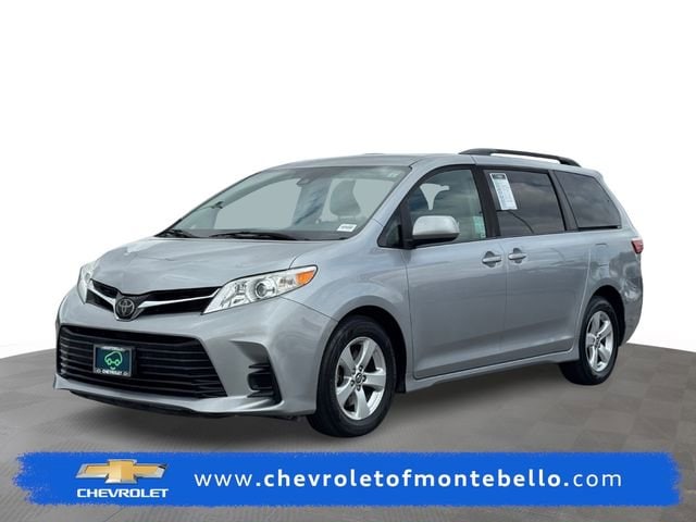 2018 Toyota Sienna LE V6 8-Passenger's photo