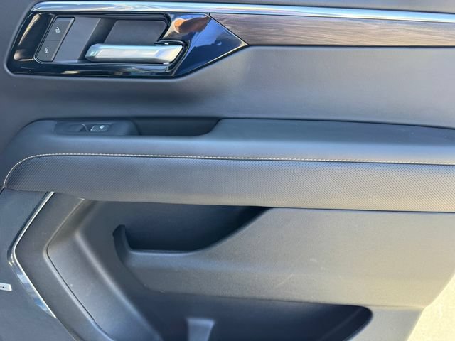 2025 Chevrolet Suburban Premier - Photo 10