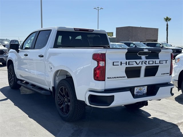 2025 Chevrolet Silverado Custom photo 2