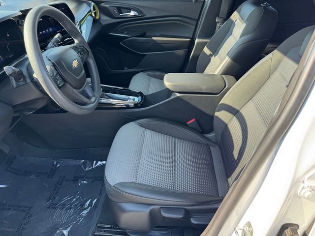 2025 Chevrolet Trax LT - Photo 11