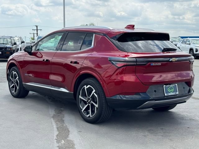 2025 Chevrolet Equinox EV LT photo 3