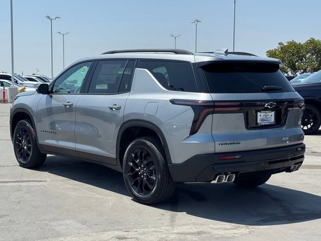 2026 Chevrolet Traverse LT photo 2