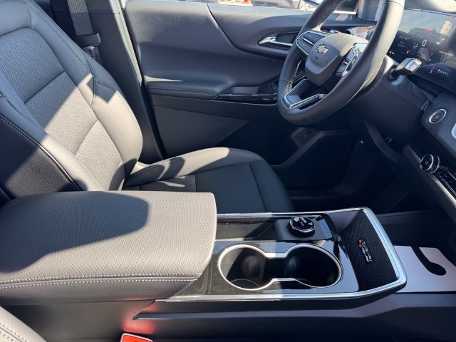 2027 Chevrolet Equinox LT - Photo 8